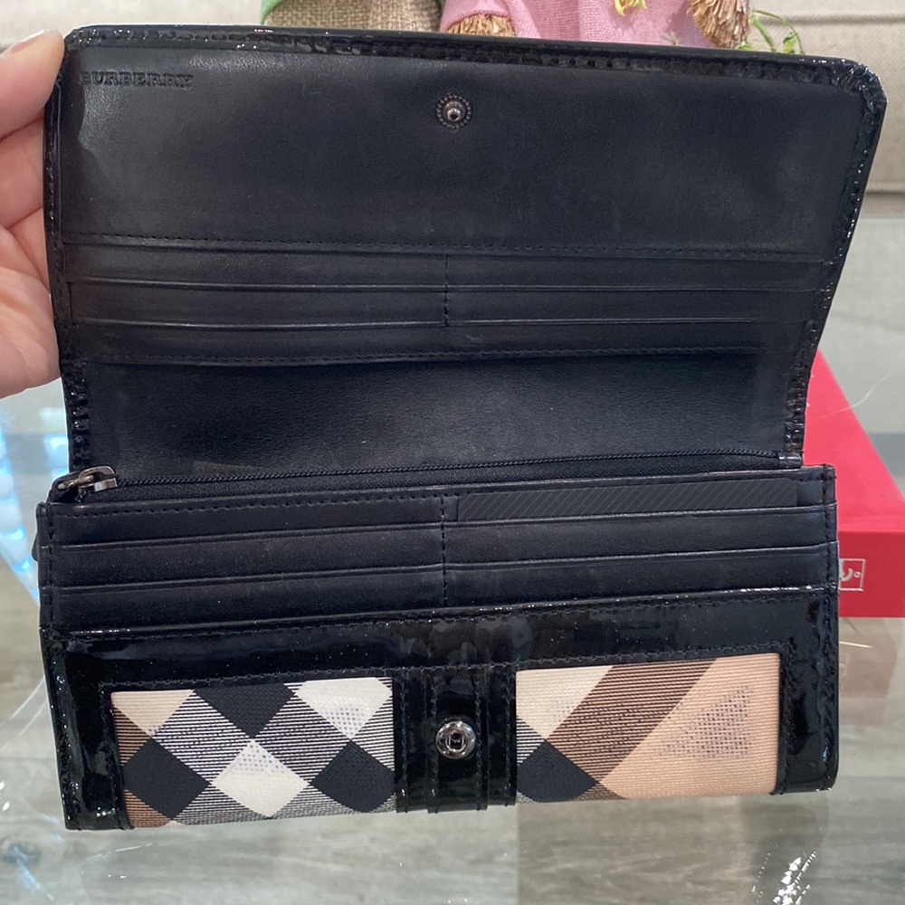 Authentic Burberry Wallet - Picture 2 of 5